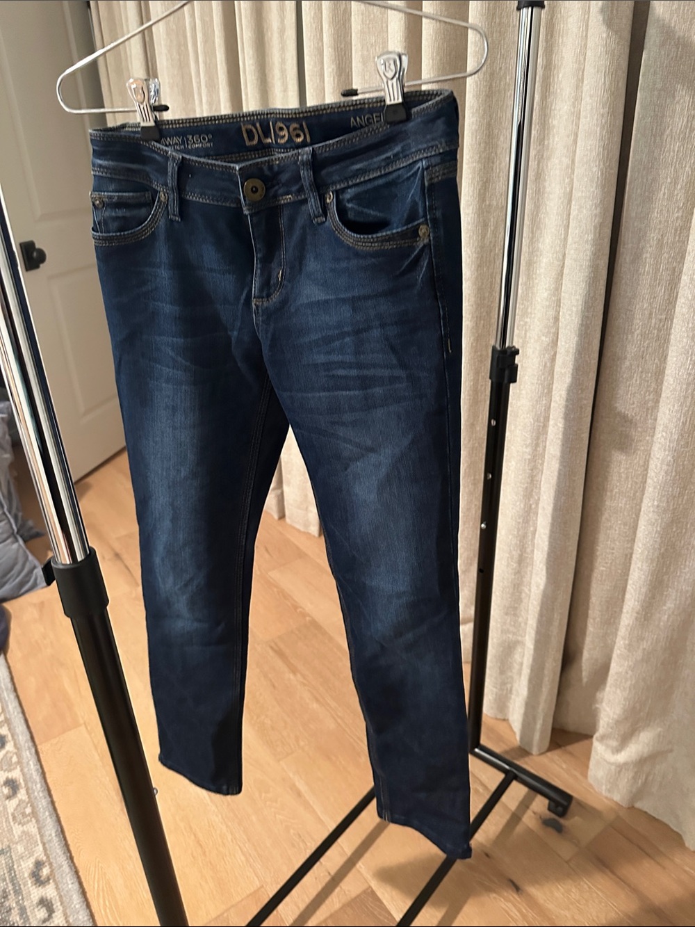 DL1961 Angel Mid-Rise Dark Blue Jeans